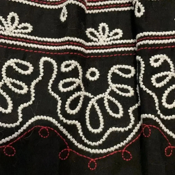 Ann Taylor Loft Pleated Black cotton Skirt Embroidered Details Women’s size 2P - Picture 2 of 10